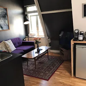 https://apartment-lola.amsterdamhotelsnl.com